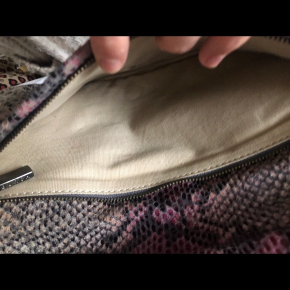 Tory Burch wristlet✨ - Picture 5 of 5